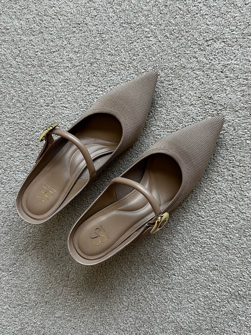 Women's Pointed Mary Jane kitten heel in Taupe